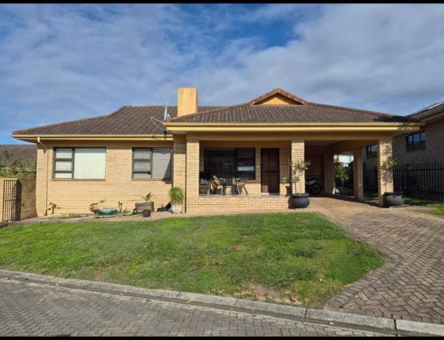 3 BEDROOM TOWNHOUSE FOR SALE IN HEATHER PARK